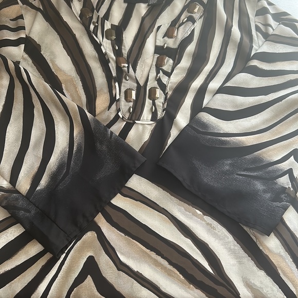 R.Q.T Black, Brown & Tan, Beaded, V Neck, Animal Print Top, Size XL - Picture 7 of 9